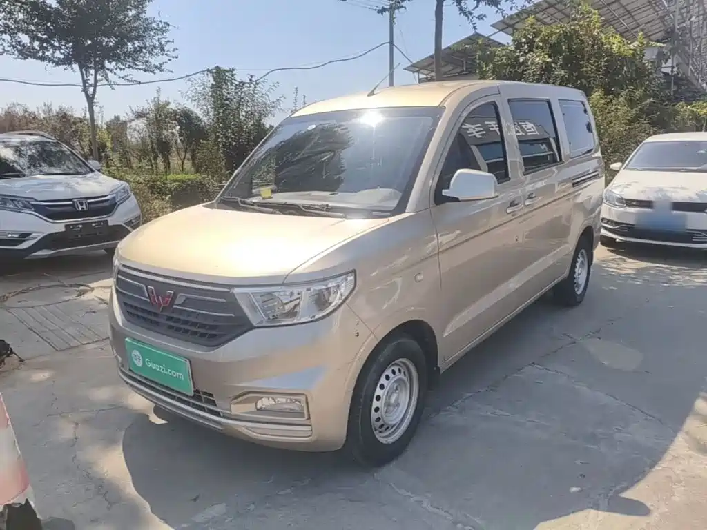 Wuling Hongguang V — фото 2