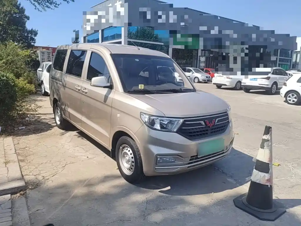 Wuling Hongguang V — фото 4