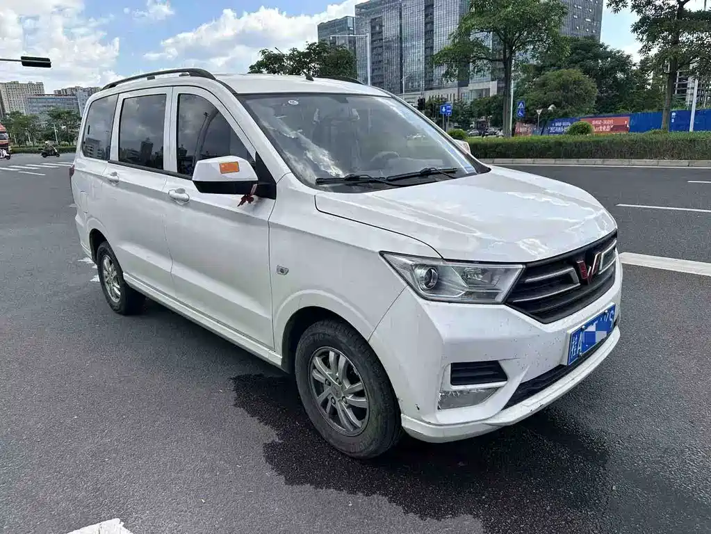 Wuling Hongguang — фото 3