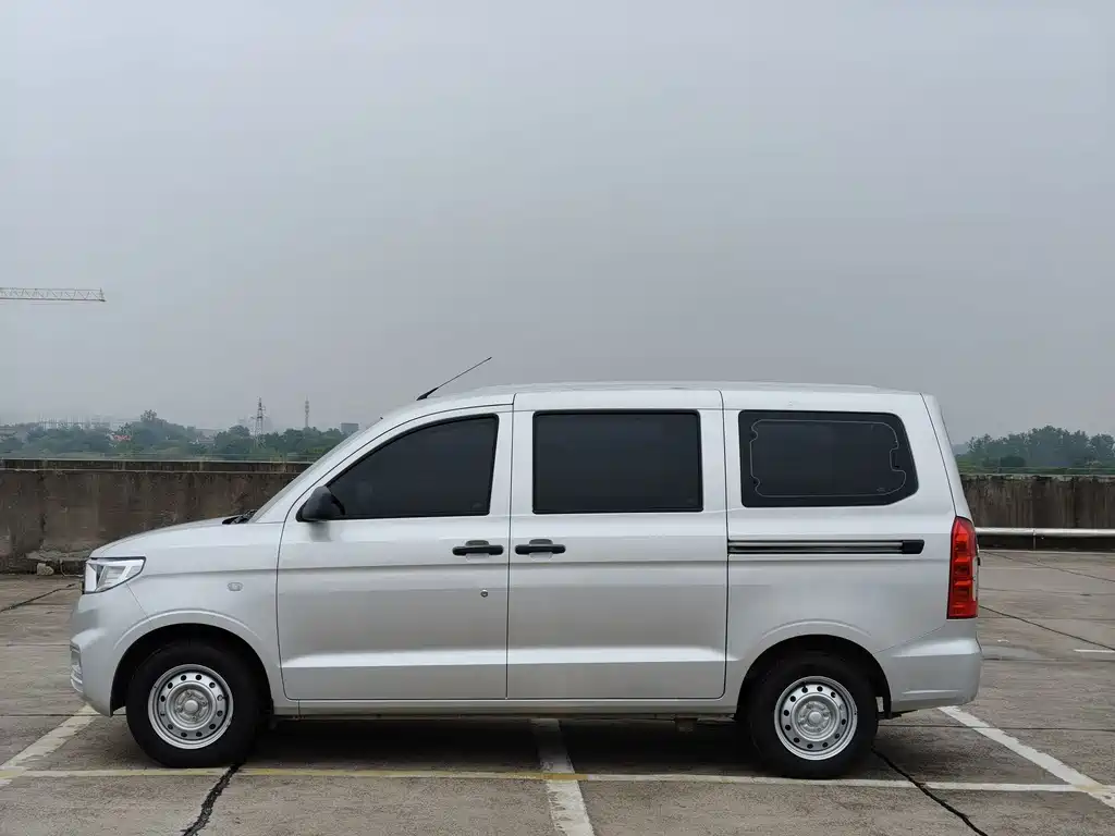 Wuling Hongguang V — фото 3