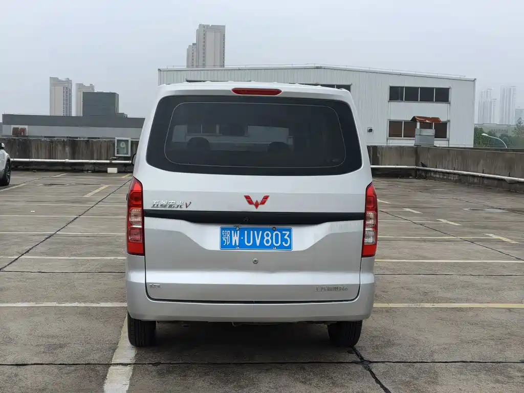 Wuling Hongguang V — фото 4
