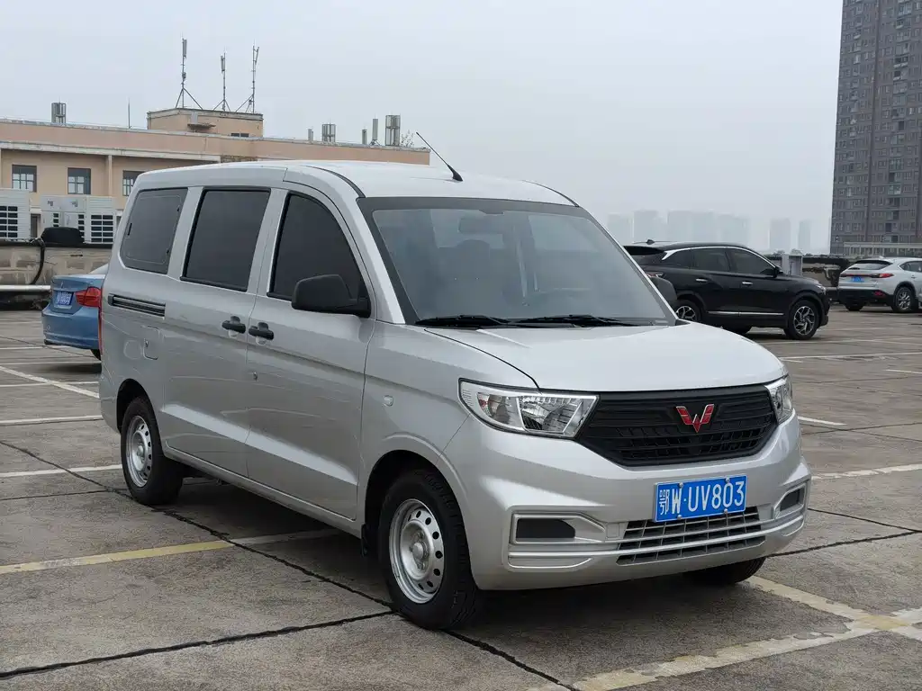 Wuling Hongguang V — фото 8