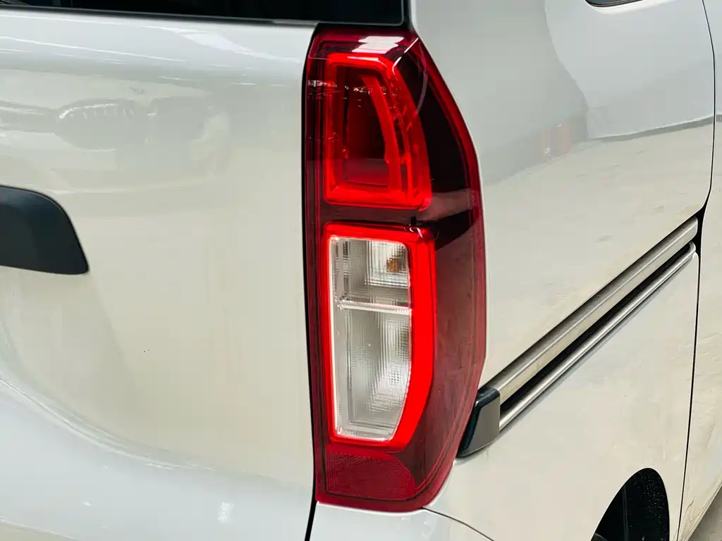 Wuling Zhiguang EV — фото 14