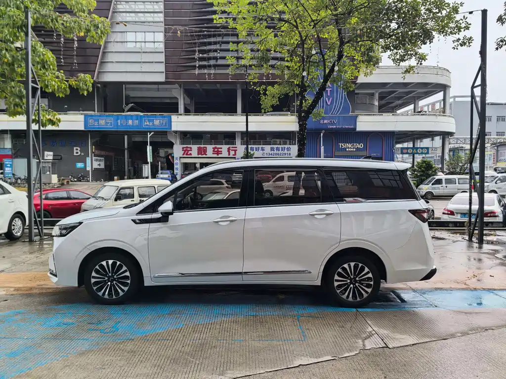 Wuling Jiachen — фото 4