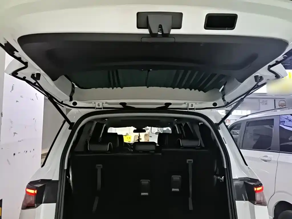 Wuling Jiachen — фото 19