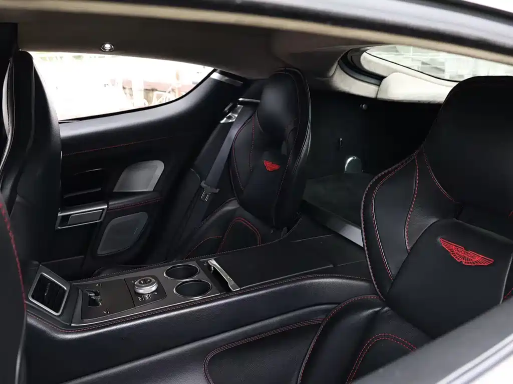Aston Martin Rapide — фото 8