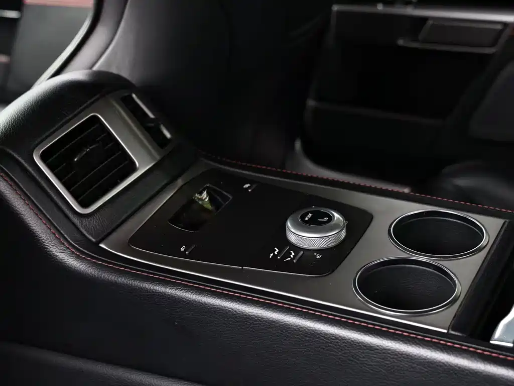 Aston Martin Rapide — фото 9