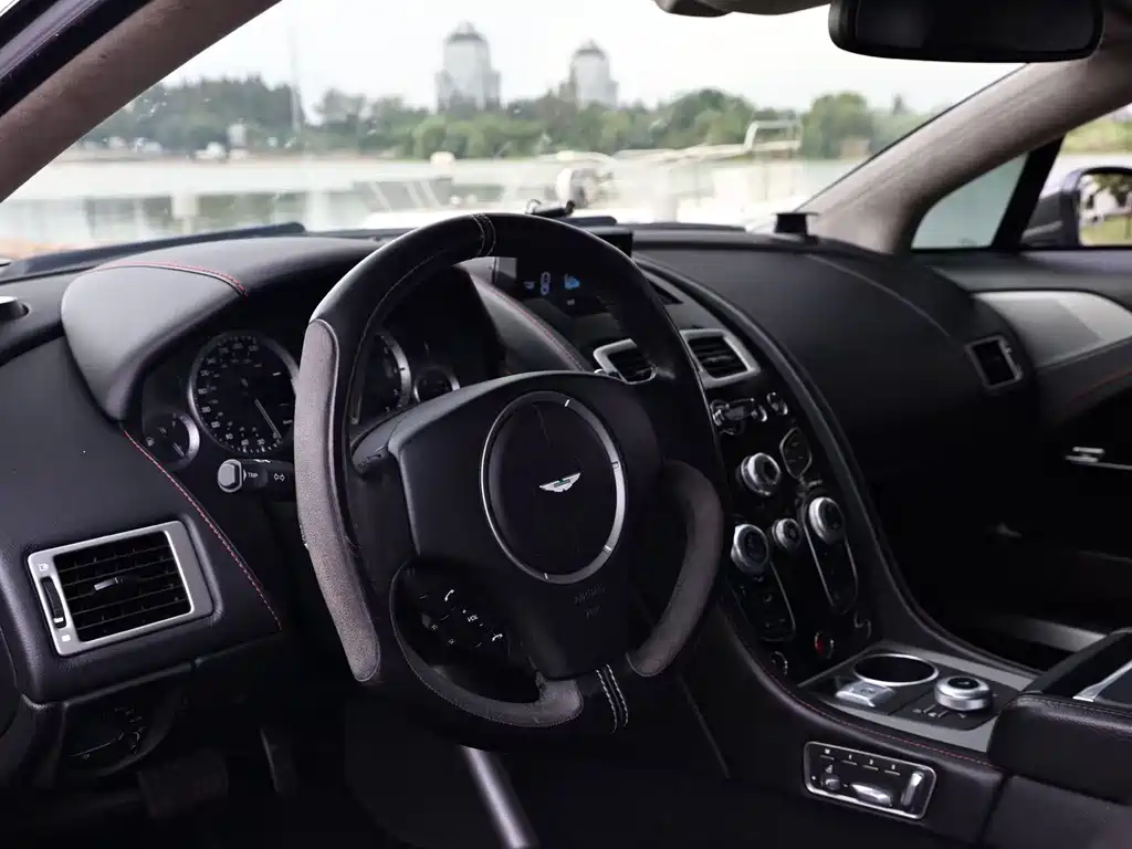 Aston Martin Rapide — фото 10