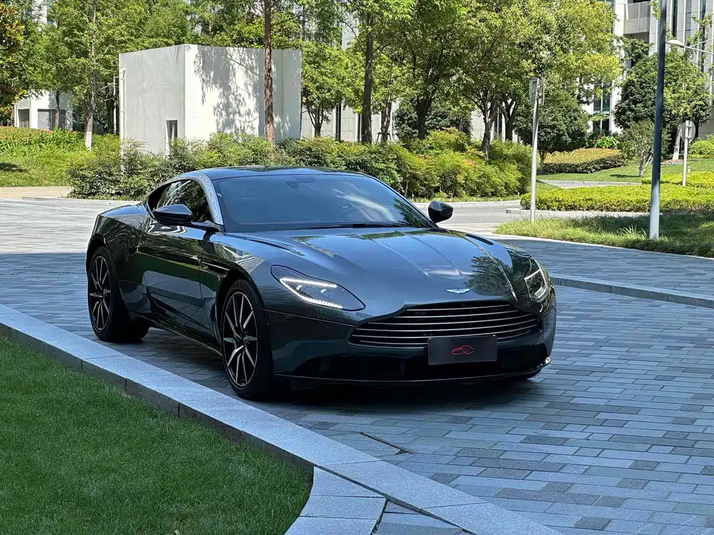 Aston Martin DB11 — фото 3
