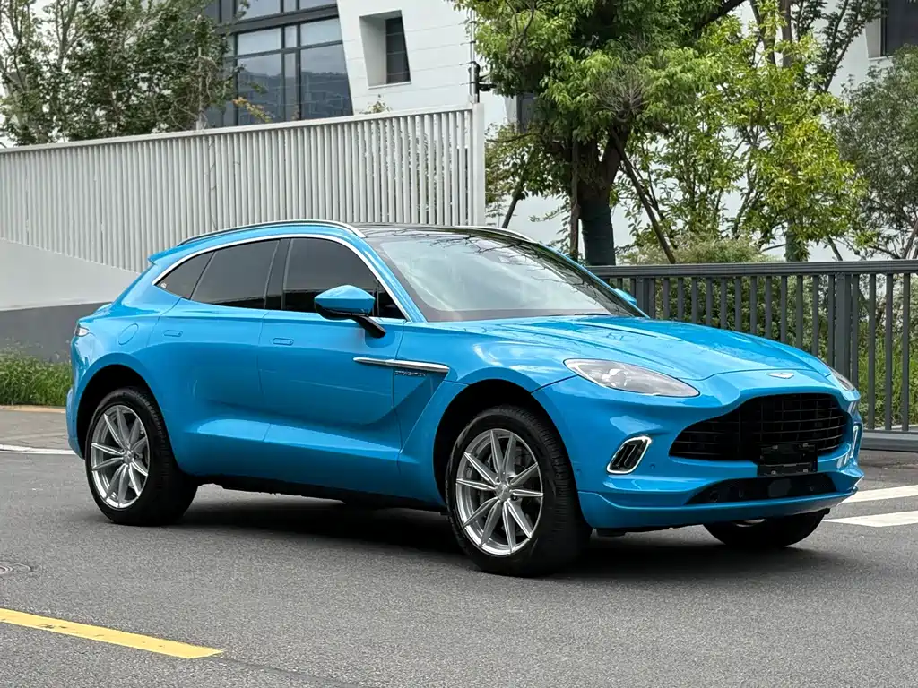 Aston Martin DBX — фото 3