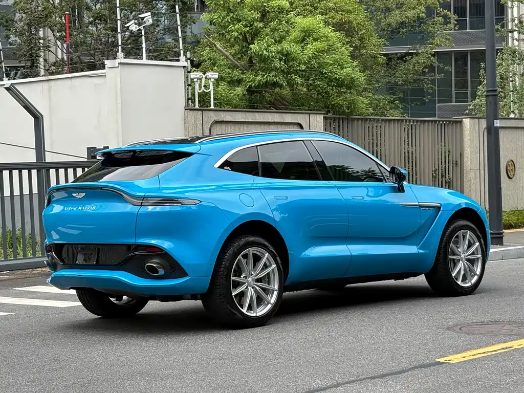 Aston Martin DBX — фото 6