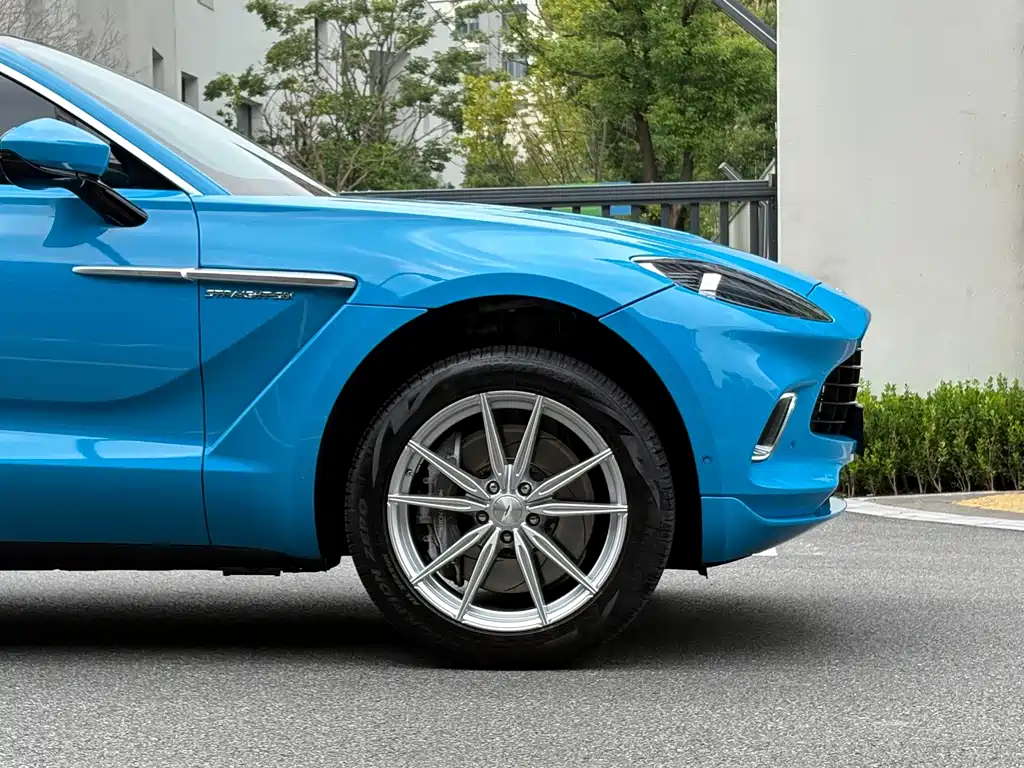 Aston Martin DBX — фото 7