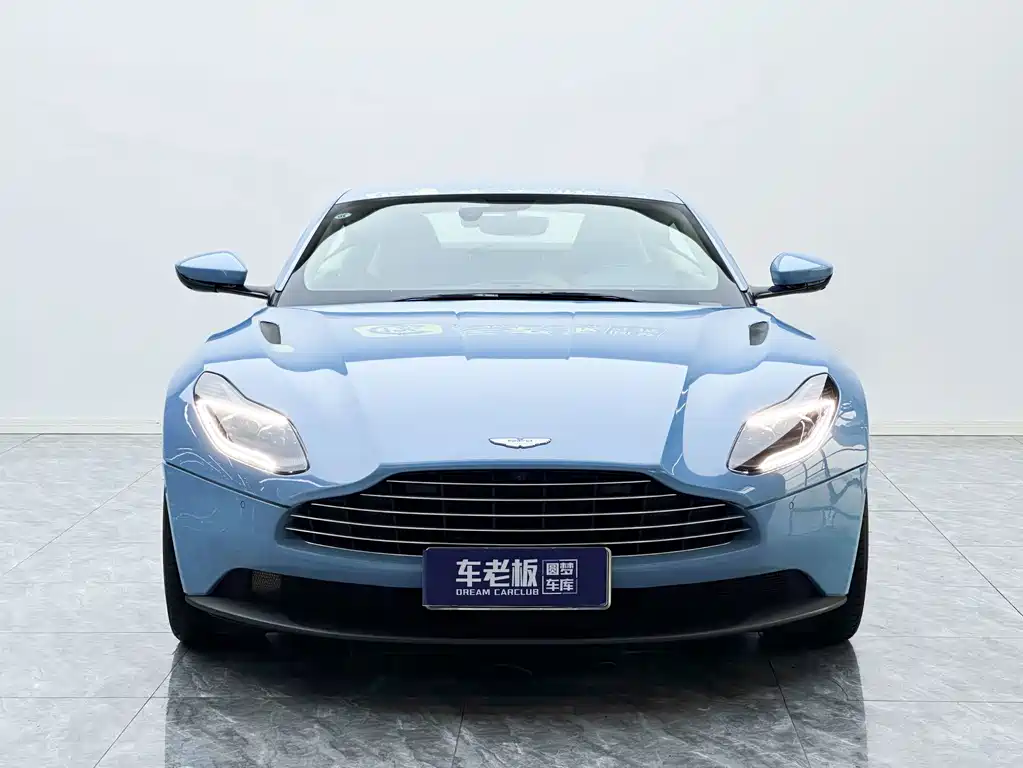 Aston Martin DB11 — фото 2
