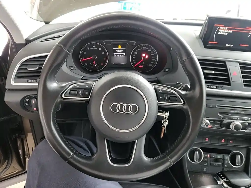 Audi Q3 — фото 11
