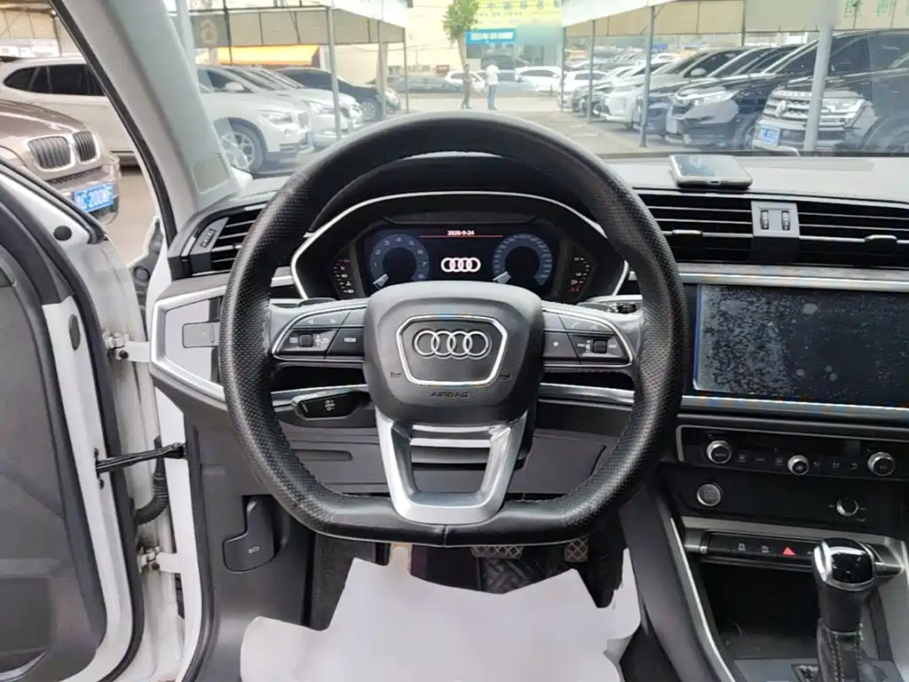 Audi Q3 — фото 11