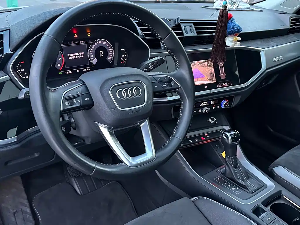 Audi Q3 — фото 11