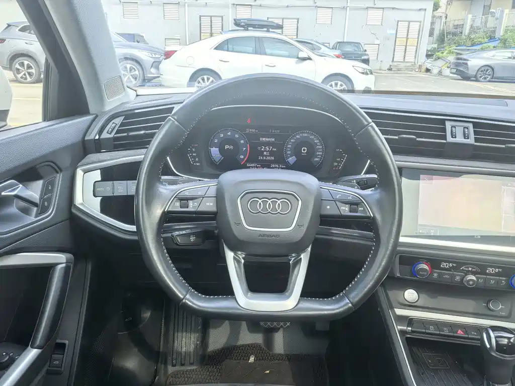 Audi Q3 — фото 10