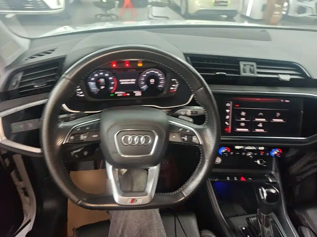 Audi Q3 Sportback — фото 11