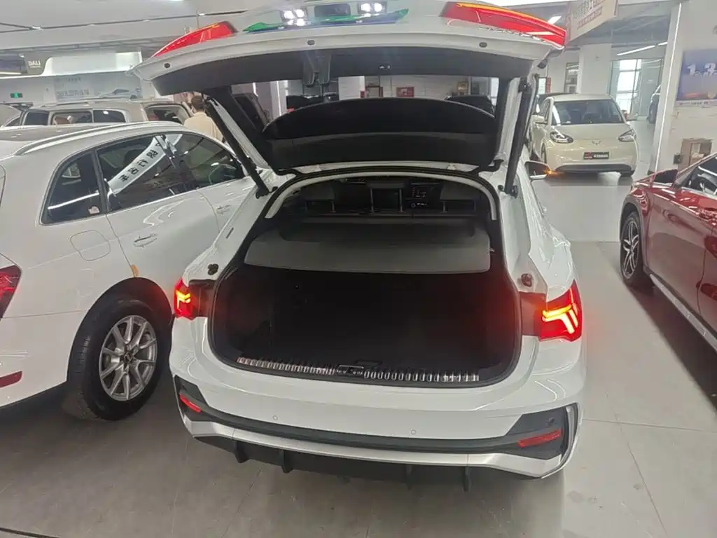 Audi Q3 Sportback — фото 19