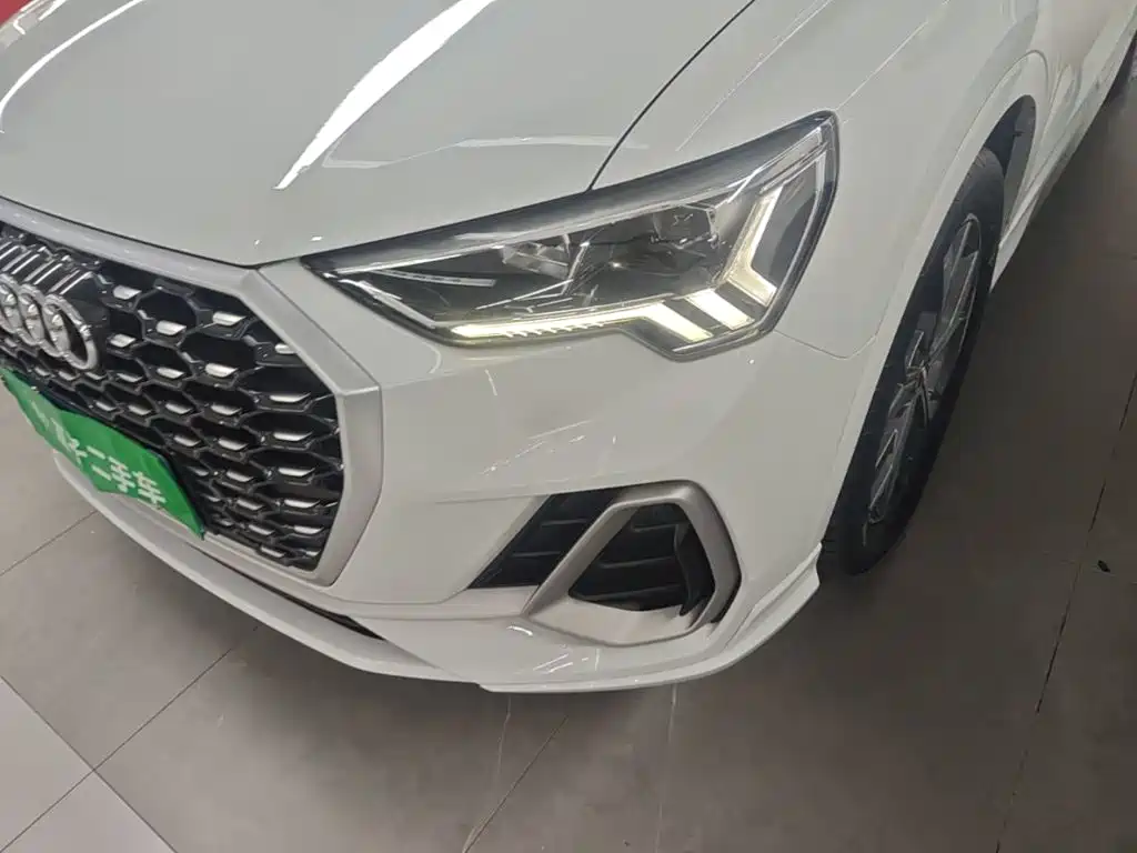 Audi Q3 Sportback — фото 24