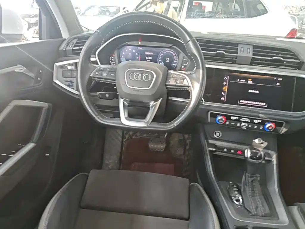 Audi Q3 — фото 11