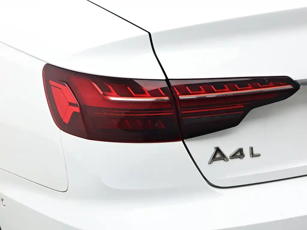 Audi A4L — фото 7