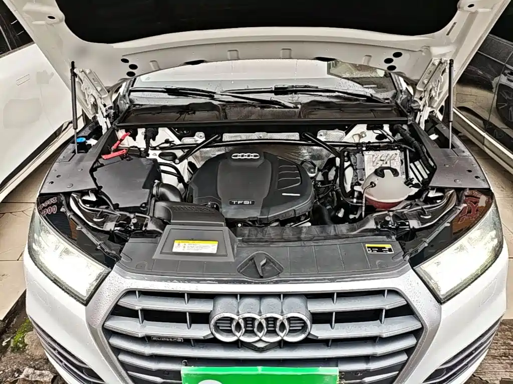 Audi Q5L — фото 20