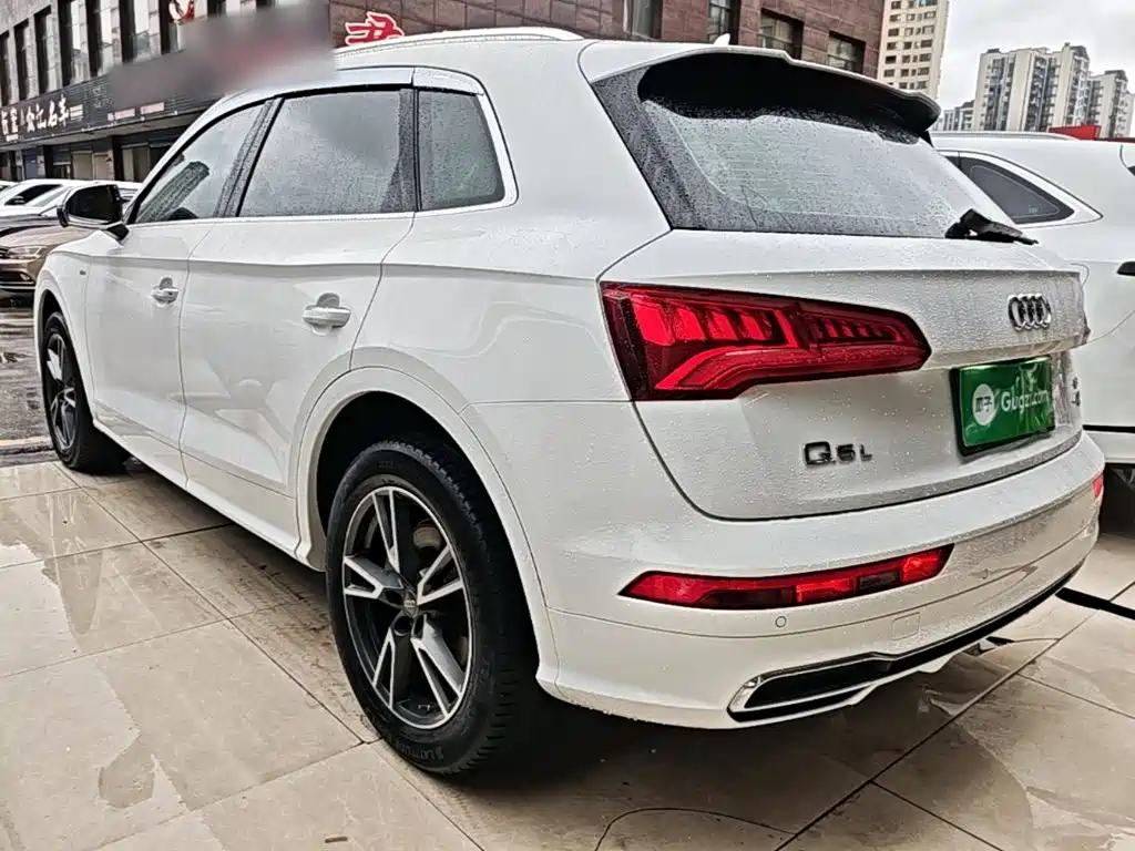 Audi Q5L — фото 5