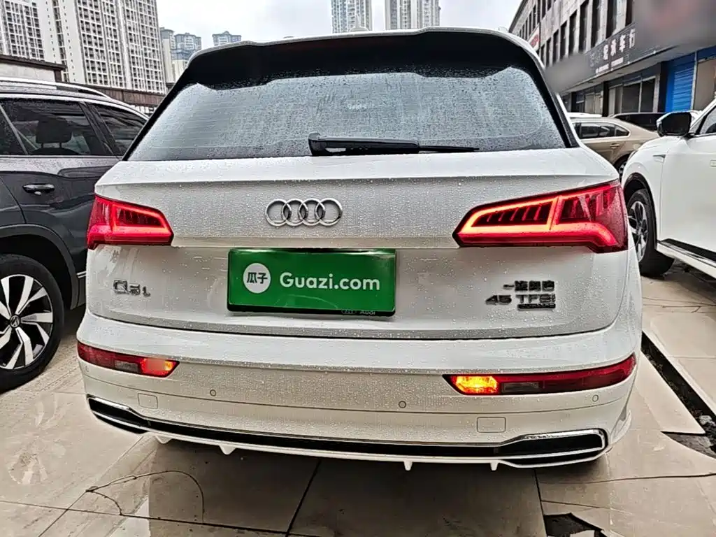 Audi Q5L — фото 6