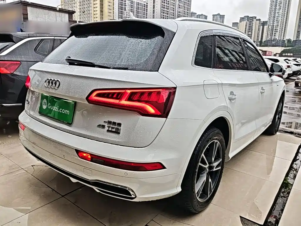 Audi Q5L — фото 7