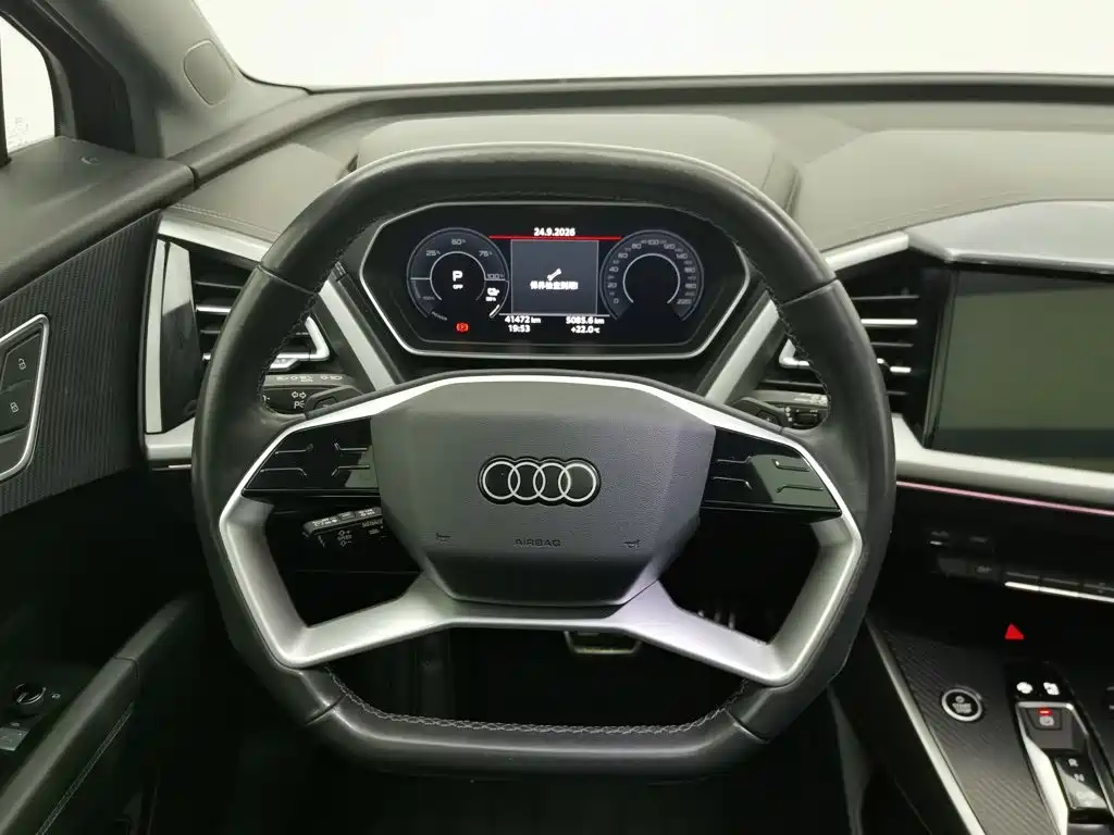 Audi Q4 e-tron — фото 11