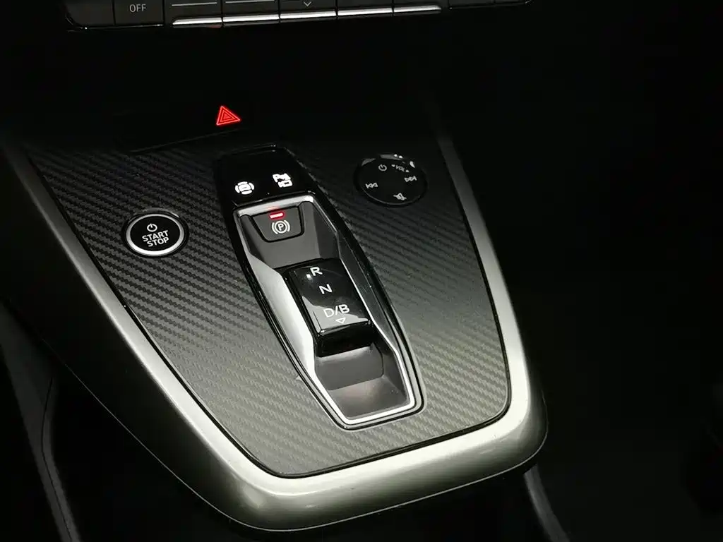 Audi Q4 e-tron — фото 13