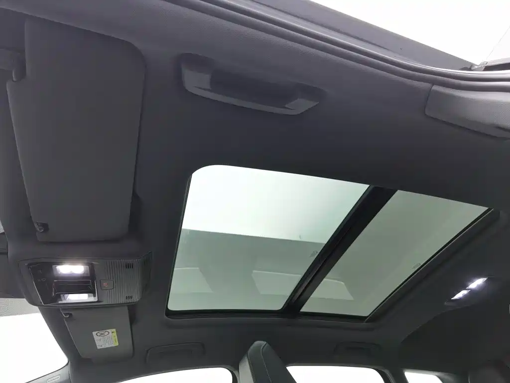 Audi Q4 e-tron — фото 14