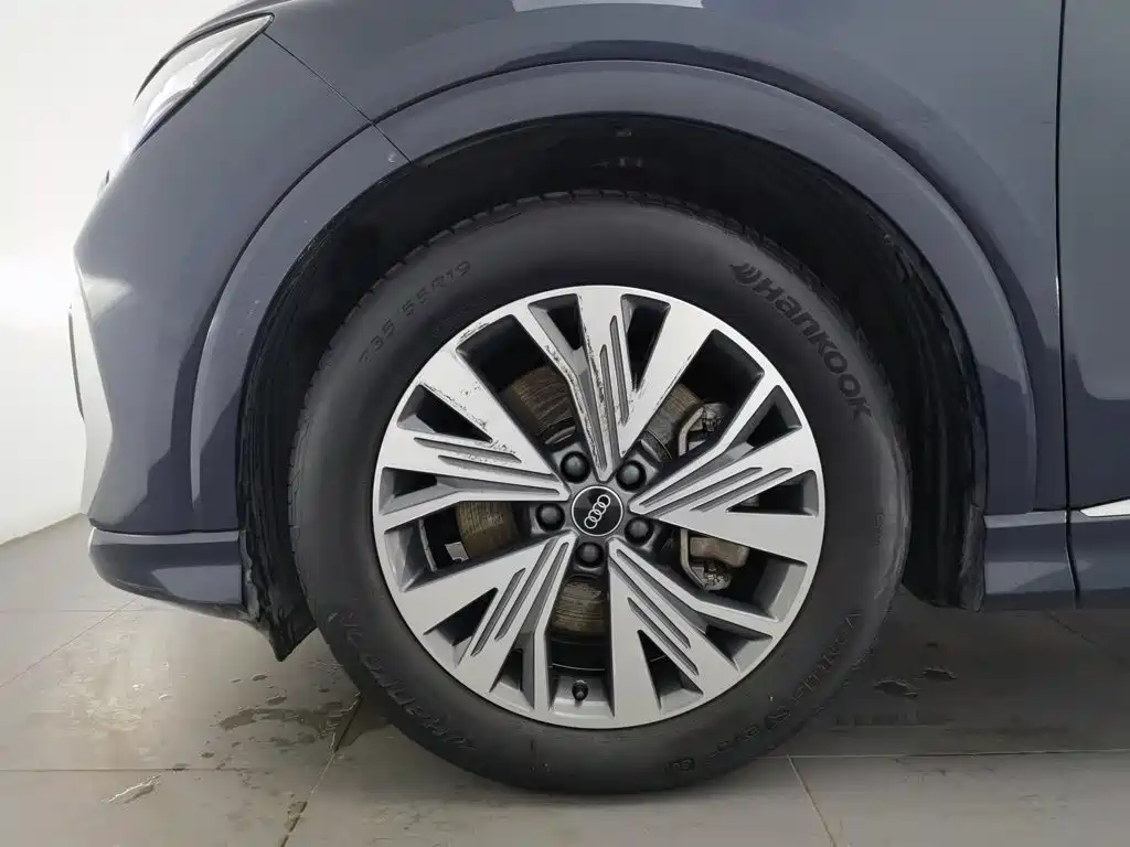 Audi Q4 e-tron — фото 17