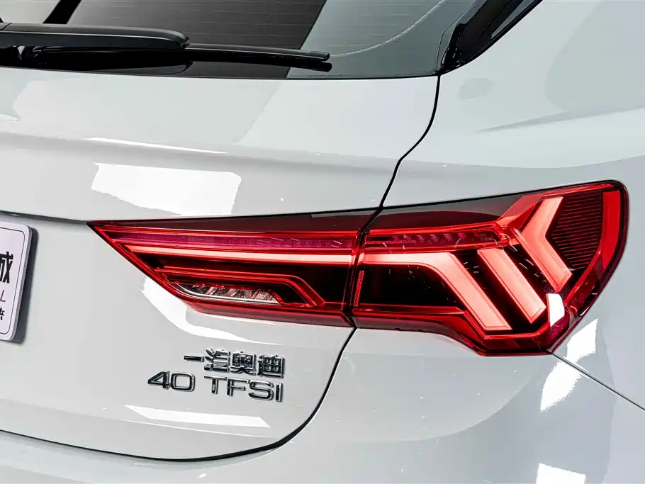 Audi Q3 Sportback — фото 8