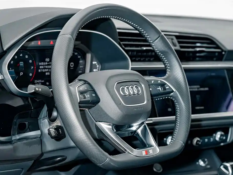 Audi Q3 Sportback — фото 9