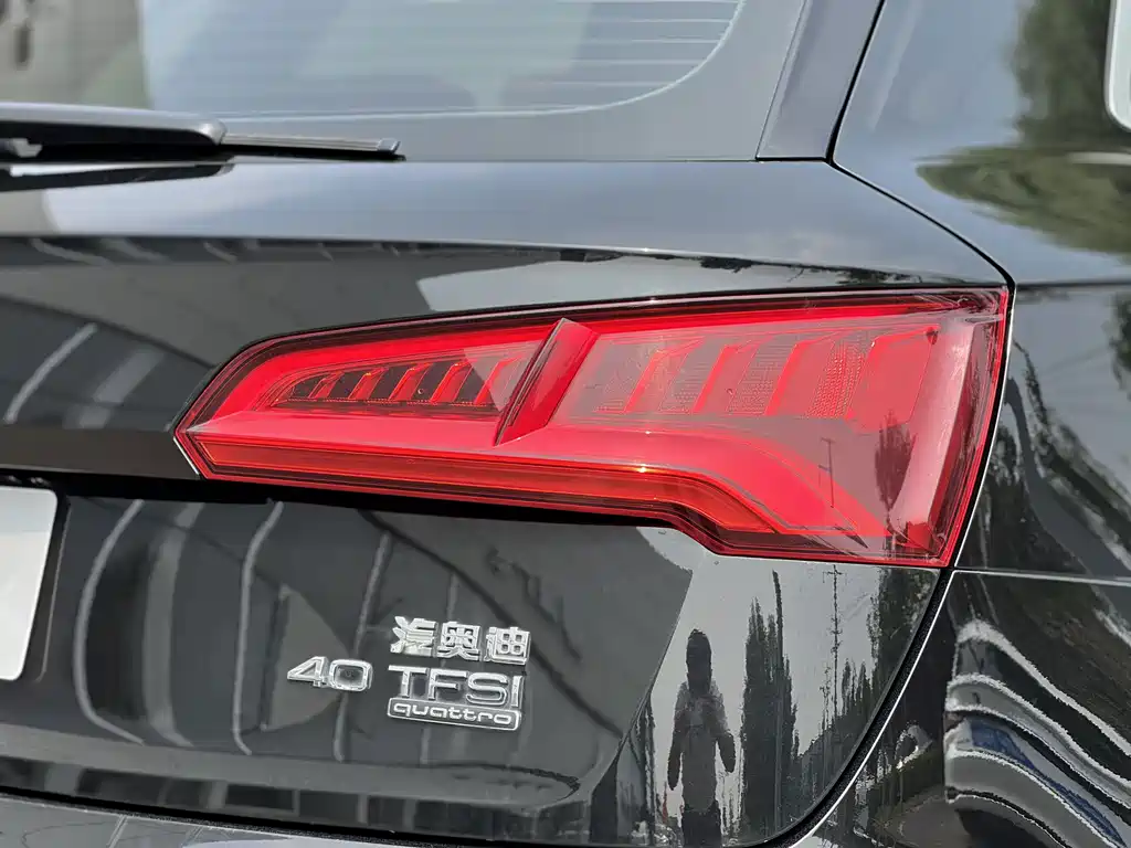 Audi Q5L — фото 14