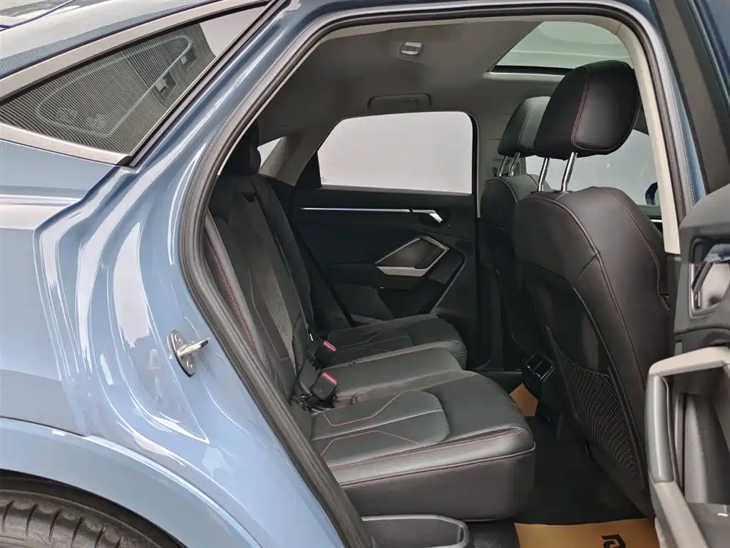 Audi Q3 Sportback — фото 11