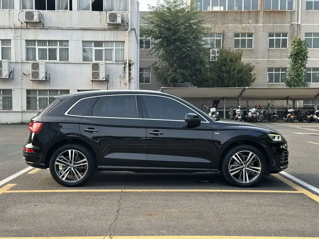 Audi Q5L — фото 7