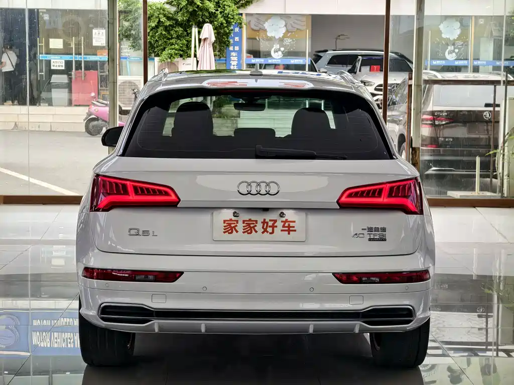 Audi Q5L — фото 17
