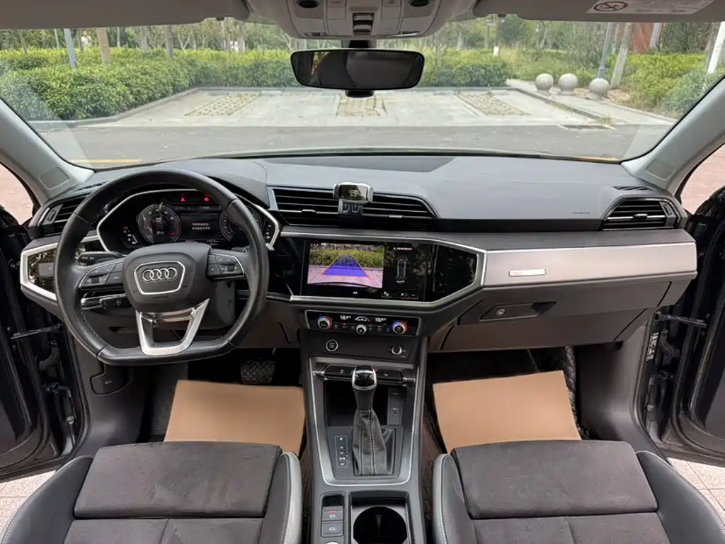 Audi Q3 — фото 18