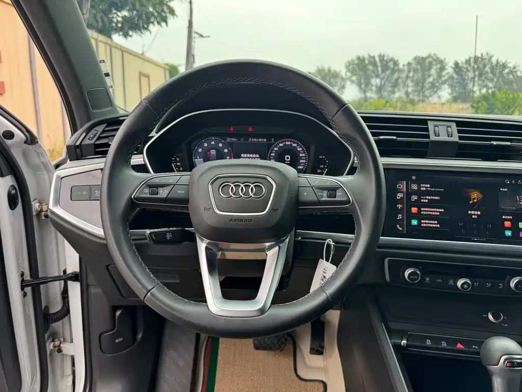 Audi Q3 — фото 10