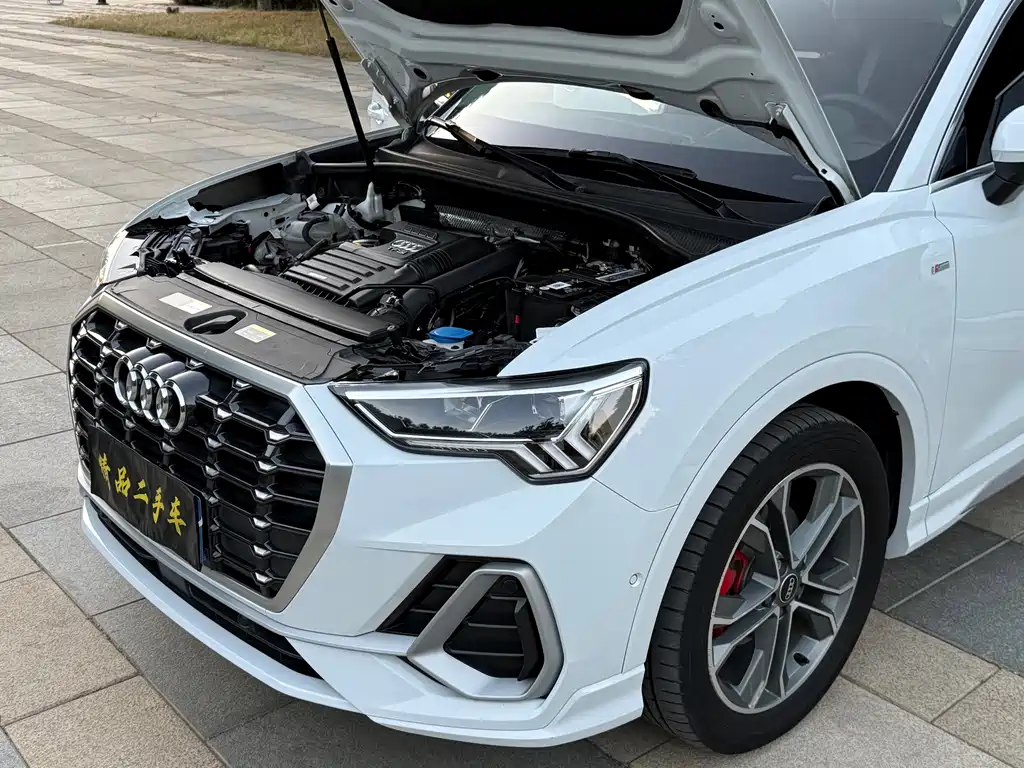 Audi Q3 — фото 11
