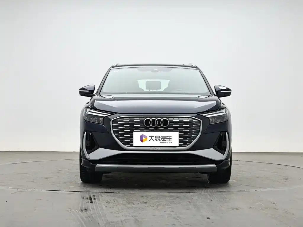 Audi Q4 e-tron — фото 2