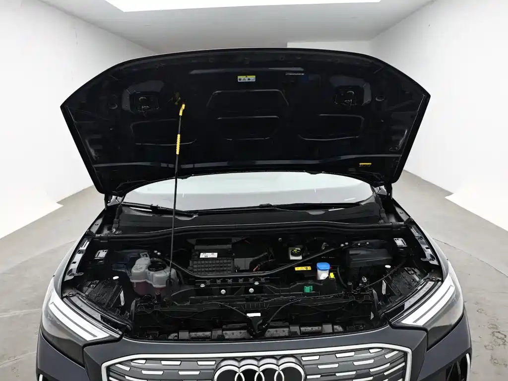 Audi Q4 e-tron — фото 17