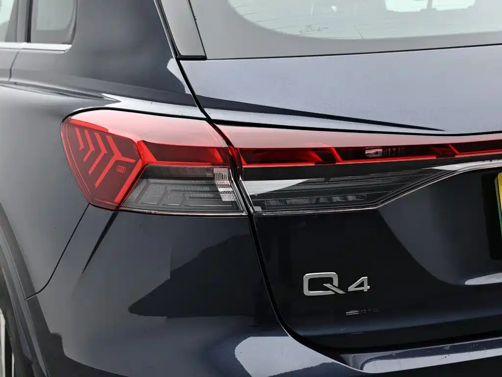 Audi Q4 e-tron — фото 7