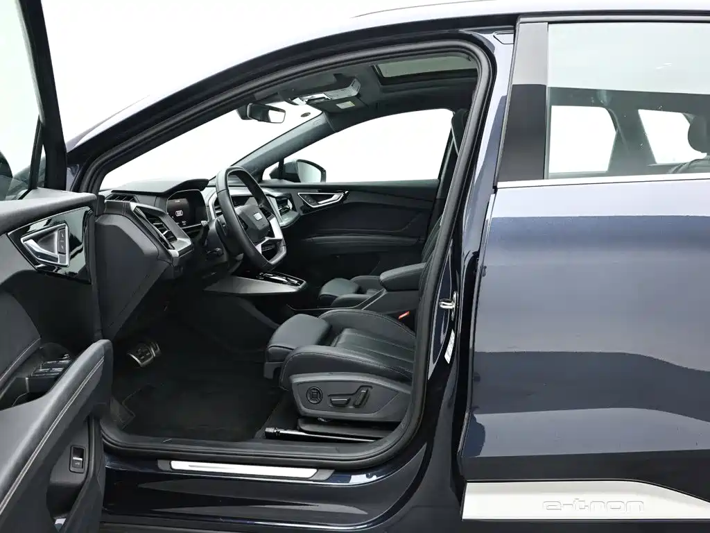 Audi Q4 e-tron — фото 10