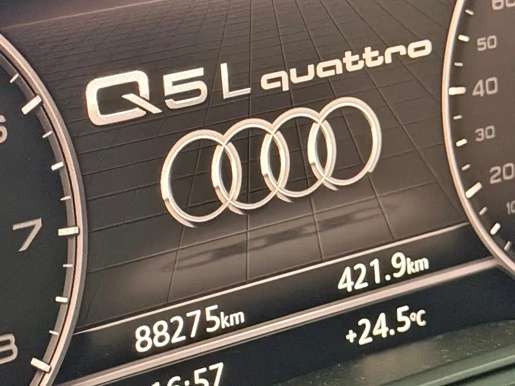 Audi Q5L — фото 10