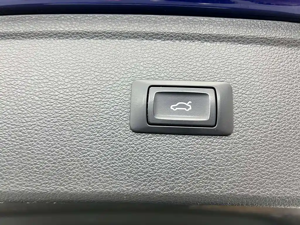 Audi Q5L — фото 28