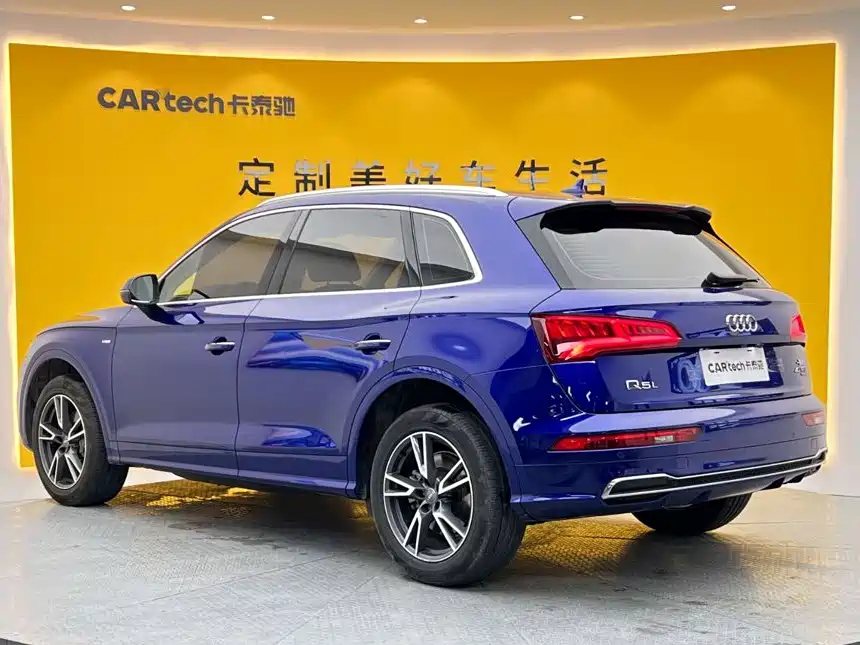 Audi Q5L — фото 6